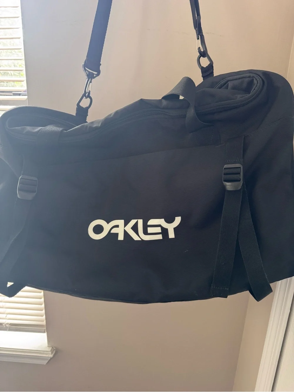 Oakley Travel Duffle Bag Black Carryon Weekender Cabin Luggage Holdall